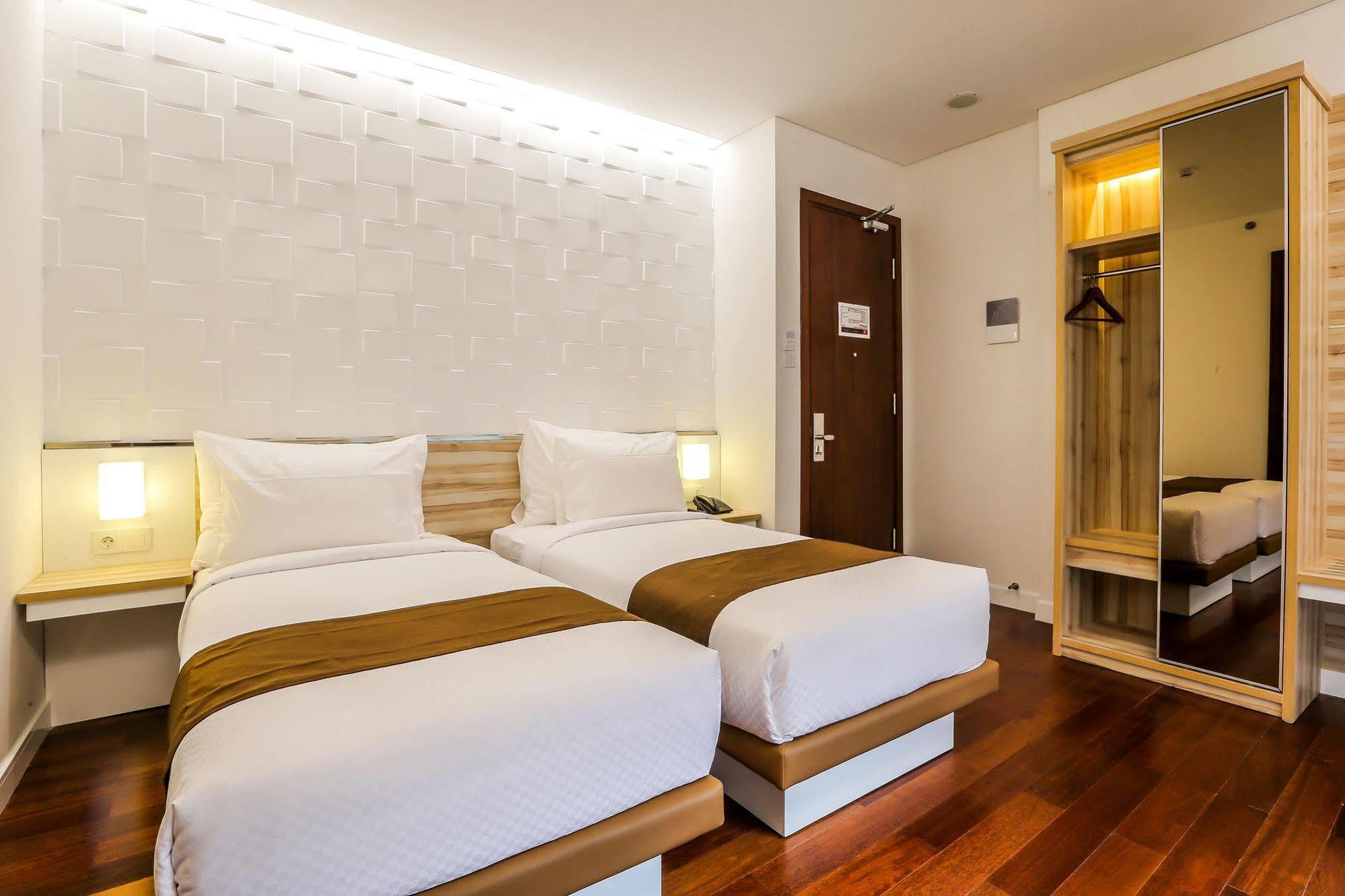 Alimar Hotel Malang Exterior photo